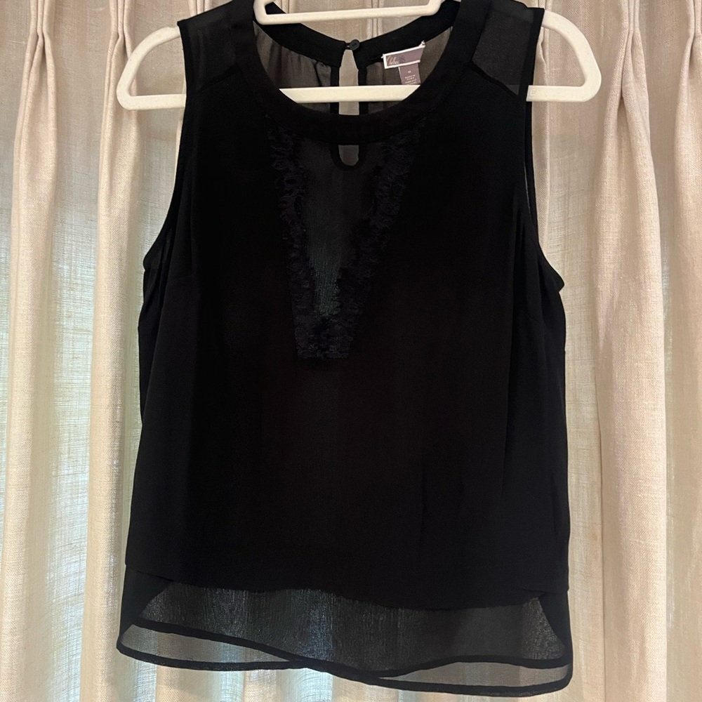 Chic Black Sleeveless Blouse